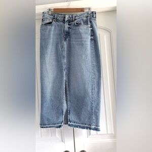 H&M size Medium Light Wash Denim Midi Skirt with Front Slit
